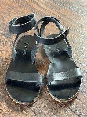 Everlane Black Leather Ankle-Strap Toe-Slip Sandals